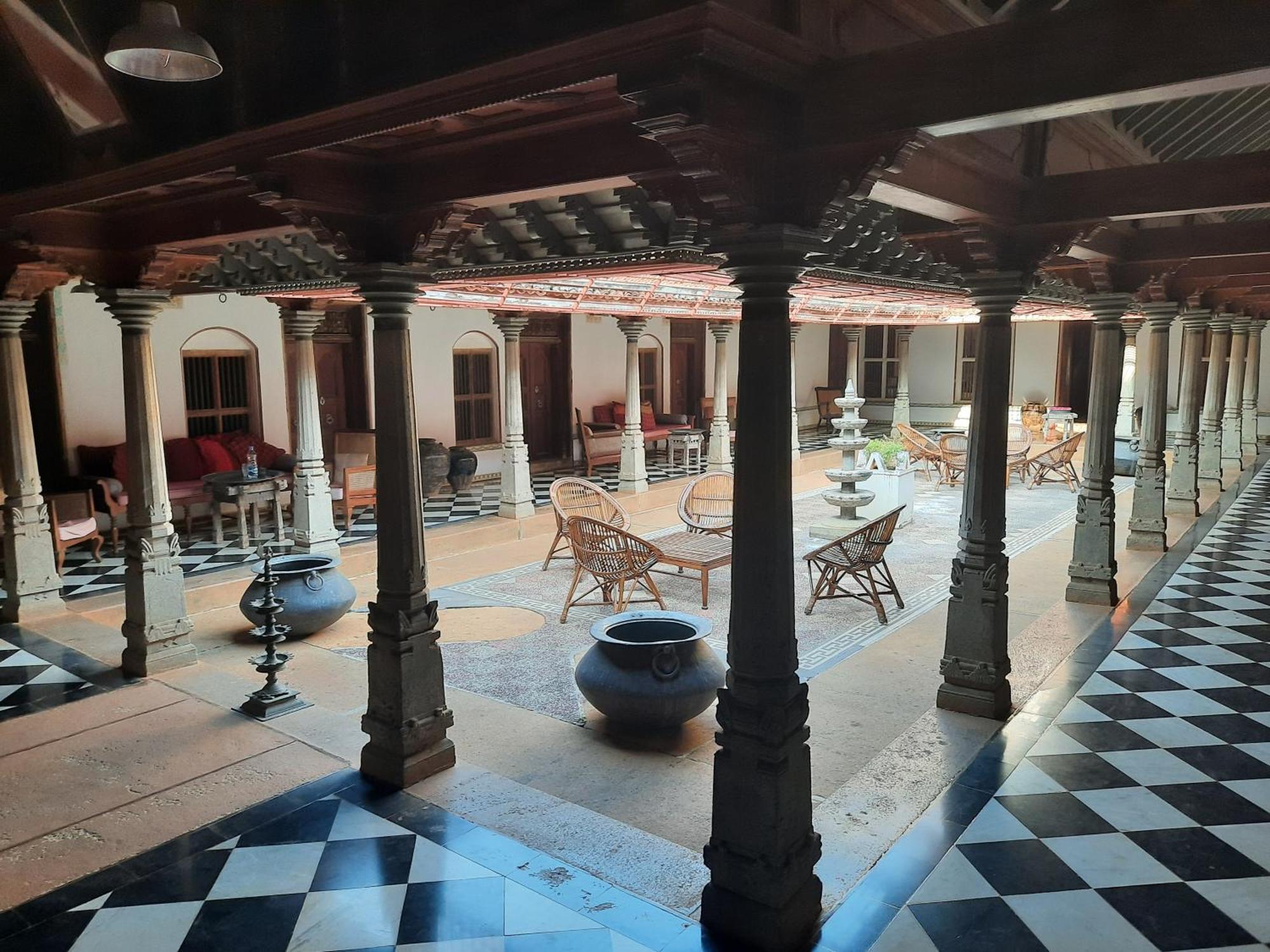 Saratha Vilas Chettinad Kānādukāttān Exterior foto